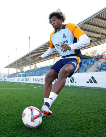 David Alaba durante un entrenamiento con el Real Madrid.