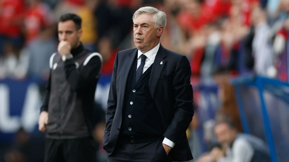 Carlo Ancelotti, en el área técnica, durante un partido del Real Madrid .