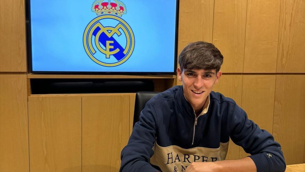 Javi Mena ha renovado con el Real Madrid hasta 2027.