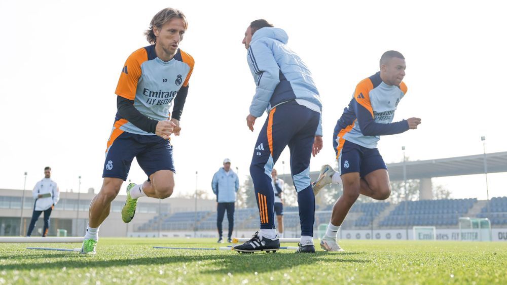 Kylian Mbappé y Luka Modric, en un entrenamiento con el Madrid.