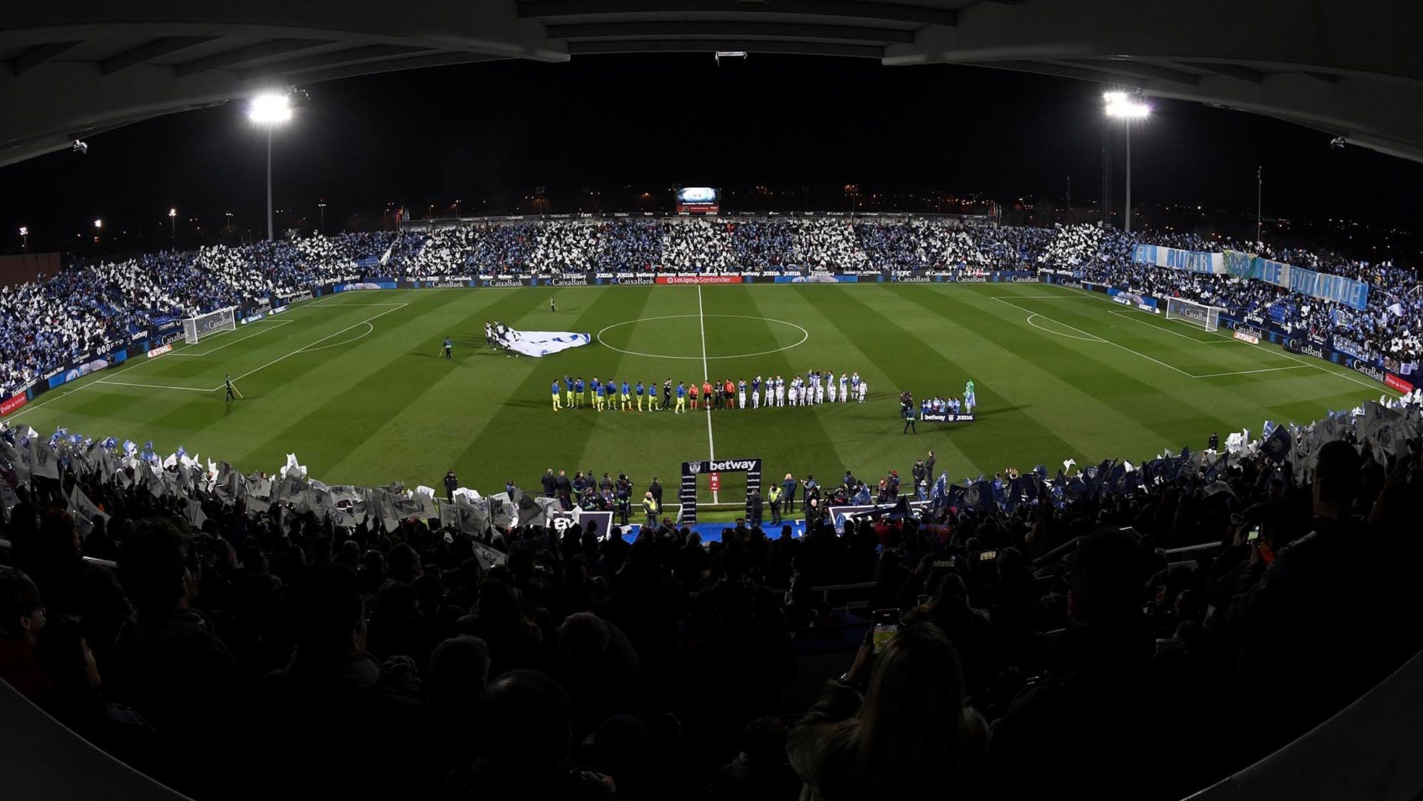 El Leganés - Real Madrid empieza con dos homenajes en Butarque: emoción a flor de piel