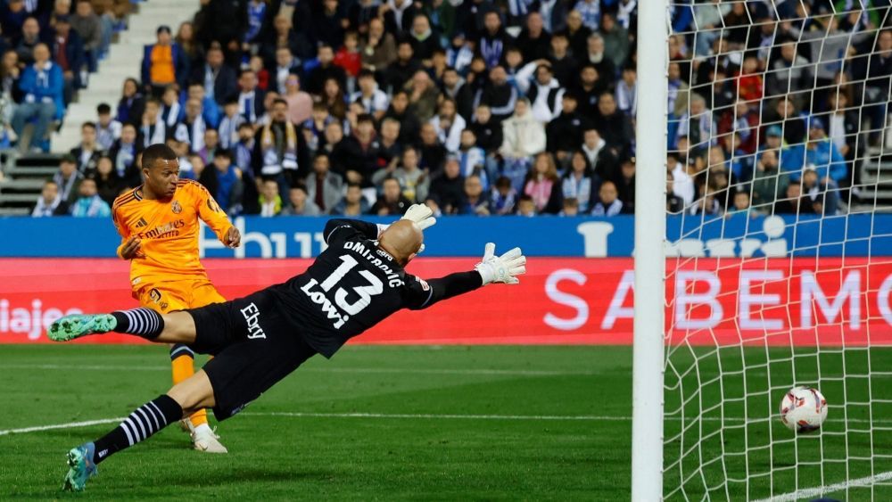 Kylian Mbappé, marcando su gol ante el Leganés en Butarque.