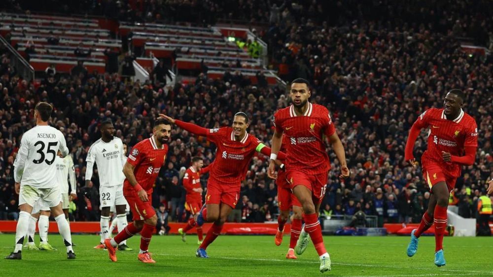 Cody Gakpo, celebrando el segundo gol del Liverpool al Real Madrid este miércoles en Anfield.