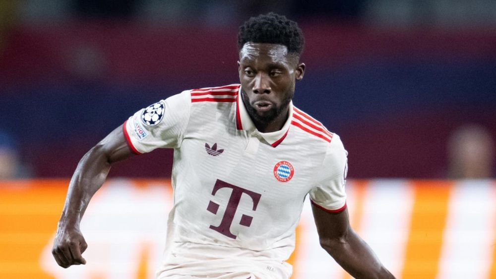 Alphonso Davies, en un partido con el Bayern Múnich esta temporada.