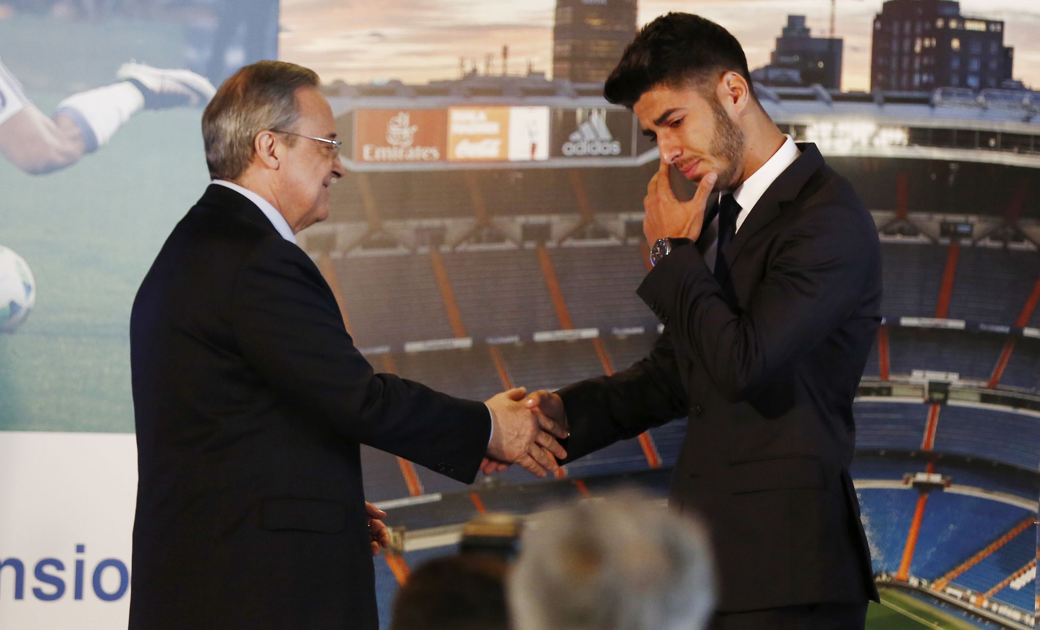 Marco Asensio con Florentino, en su presentación como nuevo jugador del Real Madrid