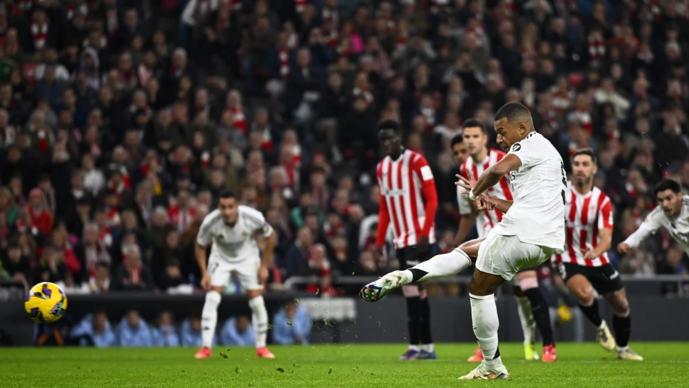 Mbappé falló su segundo penalti consecutivo con la camiseta del Real Madrid.