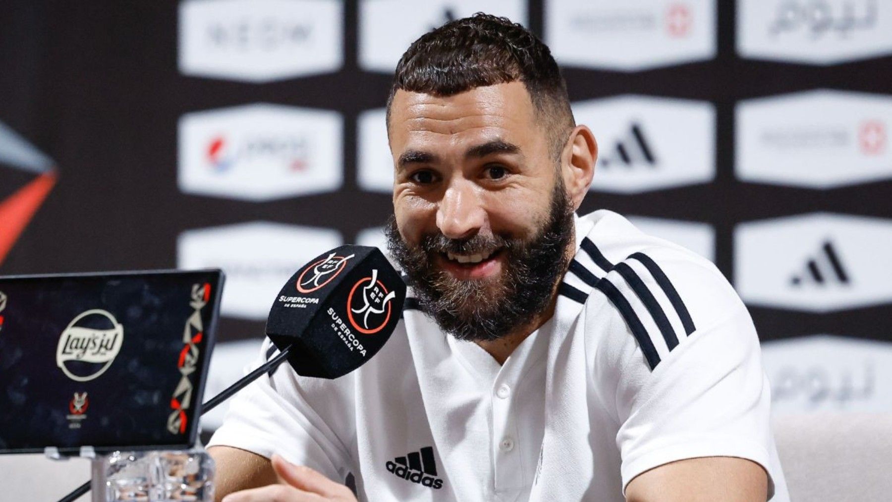 Karim Benzema le dio una auténtica lección a un periodista francés 