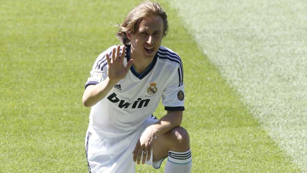 Luka Modric, en su presentación como jugador del Real Madrid, que tuvo lugar en el año 2014.