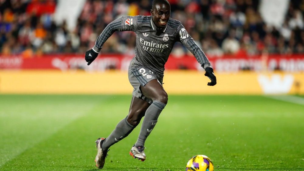 Mendy contra el Girona