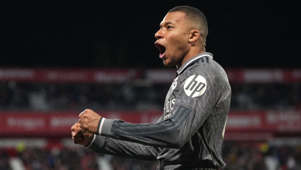 Kylian Mbappé, celebrando su gol ante el Girona en Montilivi.