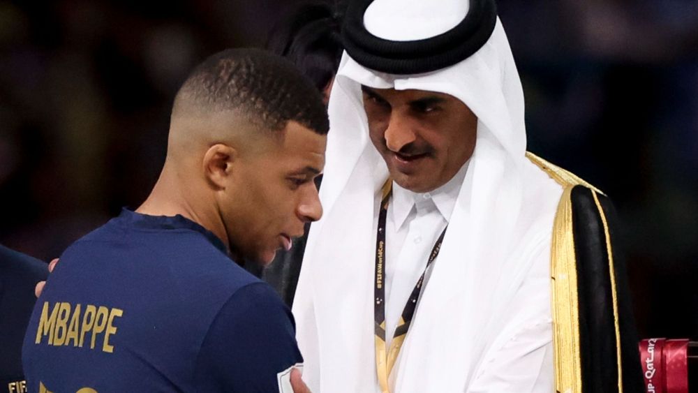 Emir de Qatar con Mbappé en el mundial