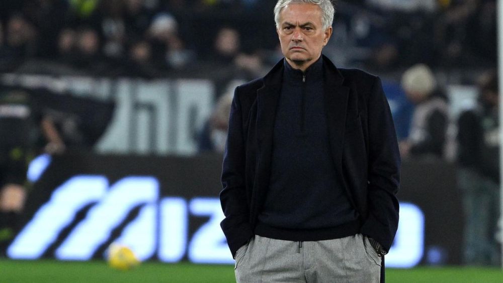 Mourinho durante un partido del Fenerbache