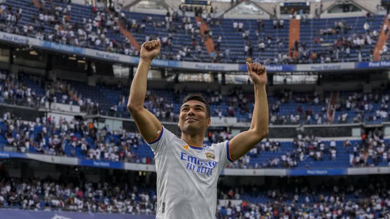 Casemiro celebra la victoria en el Bernabéu