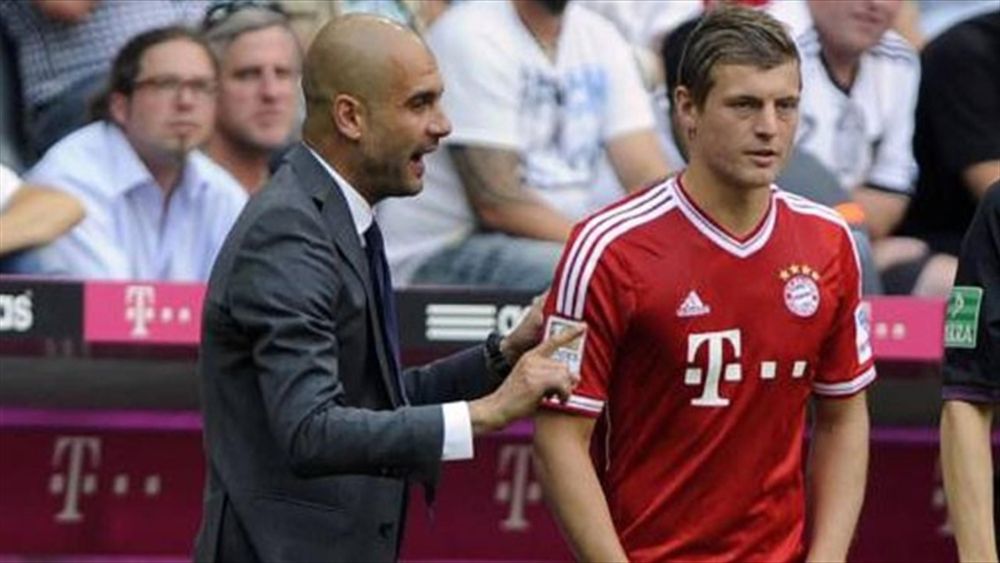 Guardiola y Kroos durante un partido con el Bayern de Múnich