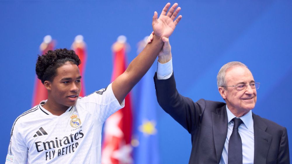 Endrick y Florentino Pérez, en la presentación del futbolista en el Santiago Bernabéu.