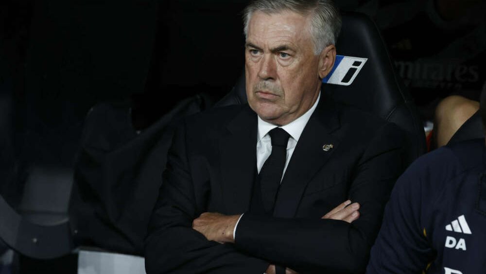 Carlo Ancelotti en el banquillo del Real Madrid. 