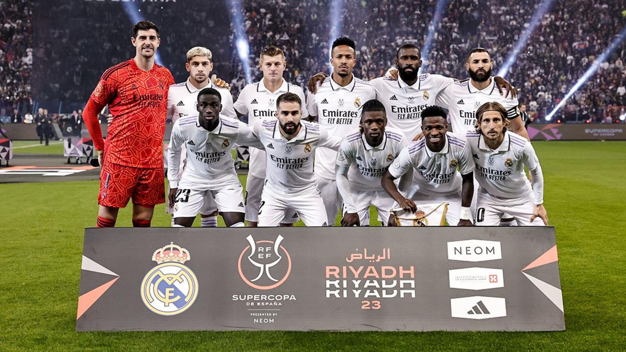 El Real Madrid echa la cruz a 4 jugadores: tienen pie y medio fuera