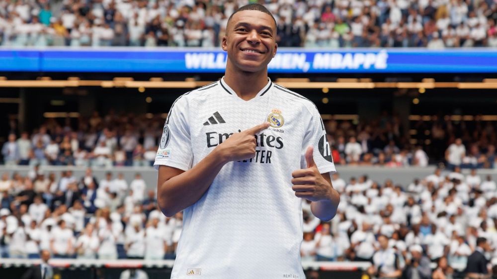 Mbappé feliz en su presentación con el Real Madrid