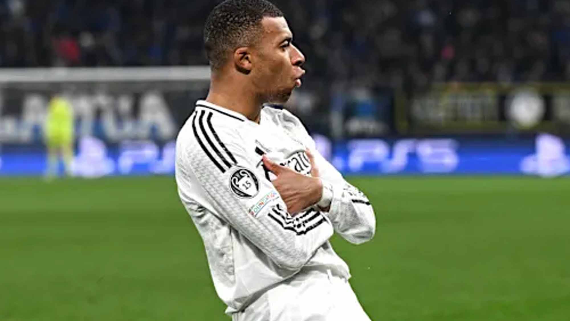 Mbappé celebrando con el Real Madrid