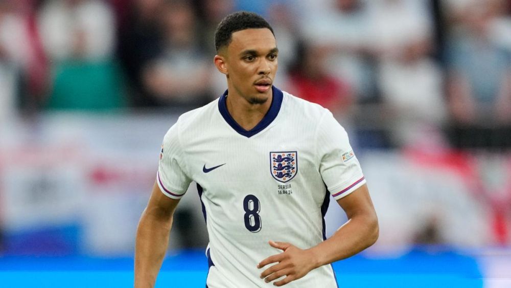 Alexander Arnold durante un partido con la selección inglesa