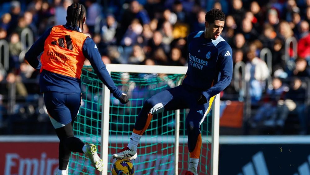 Jude Bellingham, en el entrenamiento del Real Madrid de este lunes en Valdebebas.