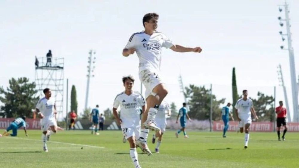 Lorenzo Aguado celebrando un gol