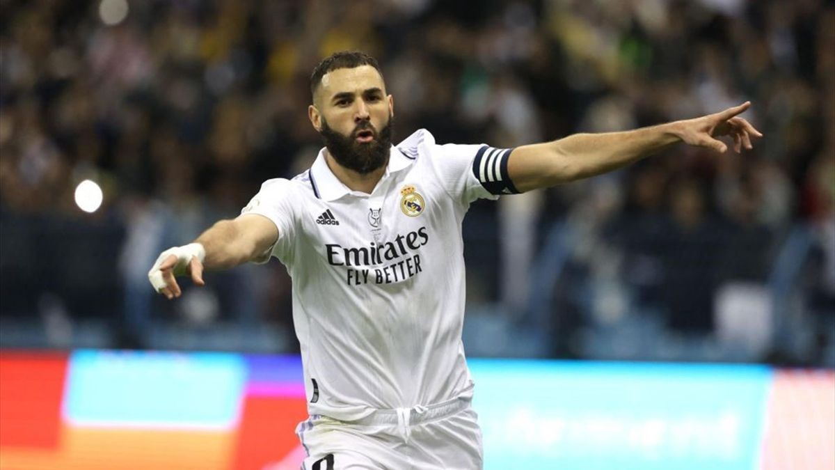 Benzema celebrar un gol