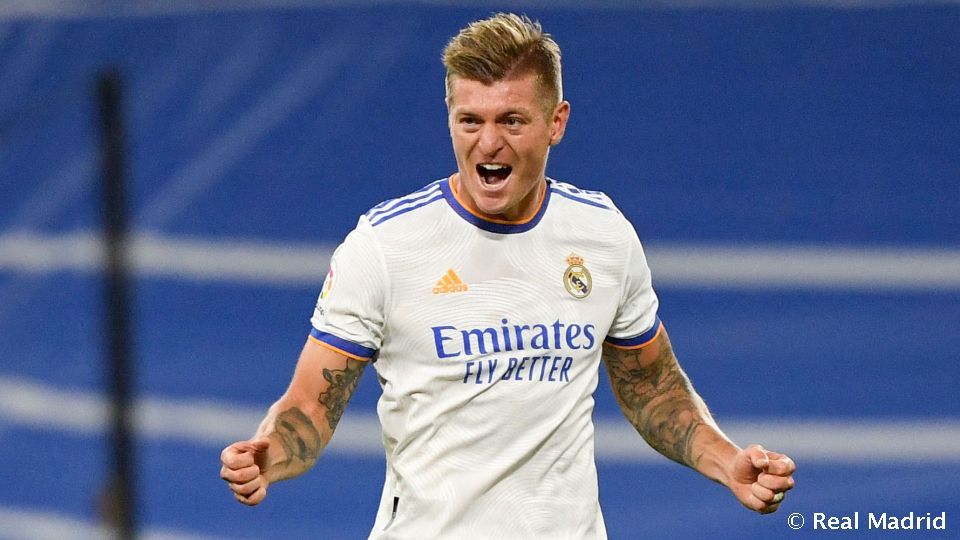 Toni Kroos en el campo