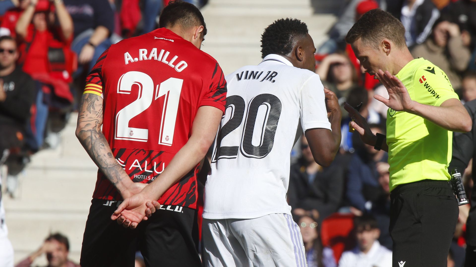 Hernández Hernández cometió un arbitraje muy polémico 