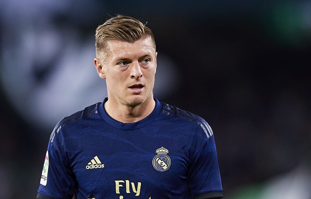 Toni Kroos en el campo