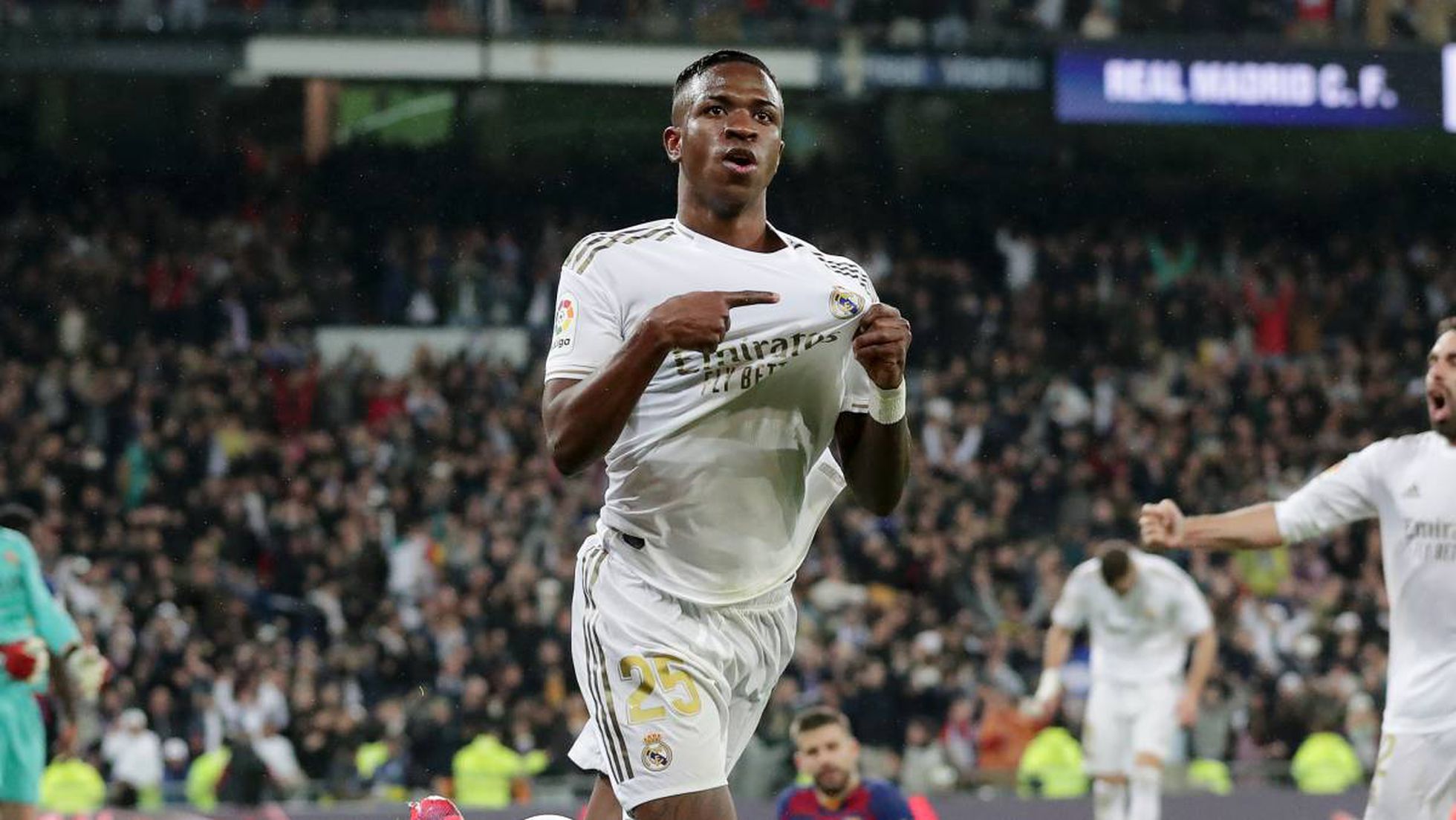 Vinicius Junior celebra un gol ante el Barça