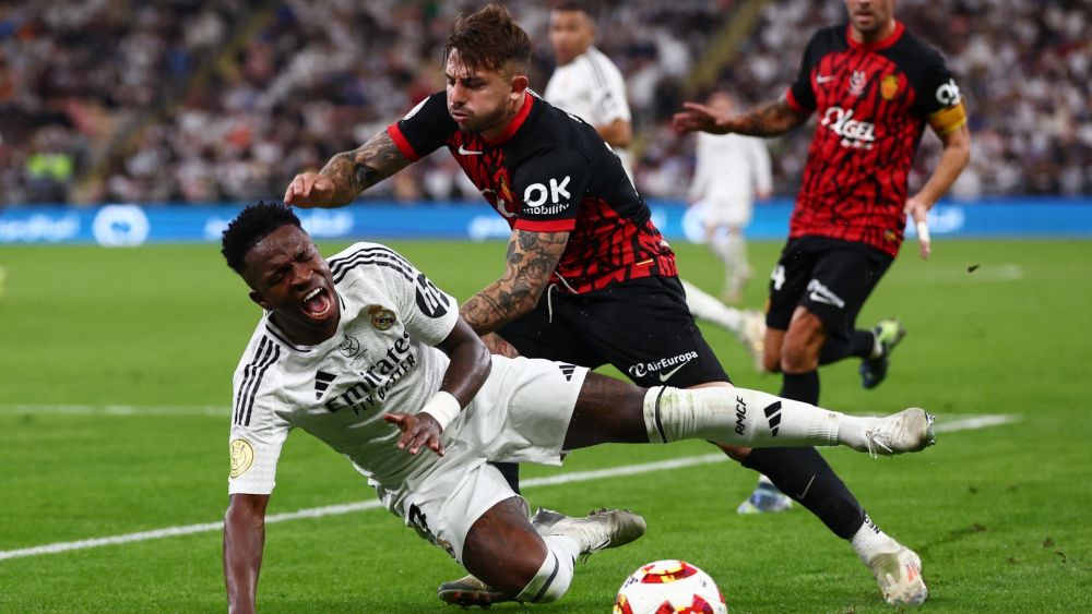 Maffeo y Vinicius durante la semifinal de la Supercopa de España