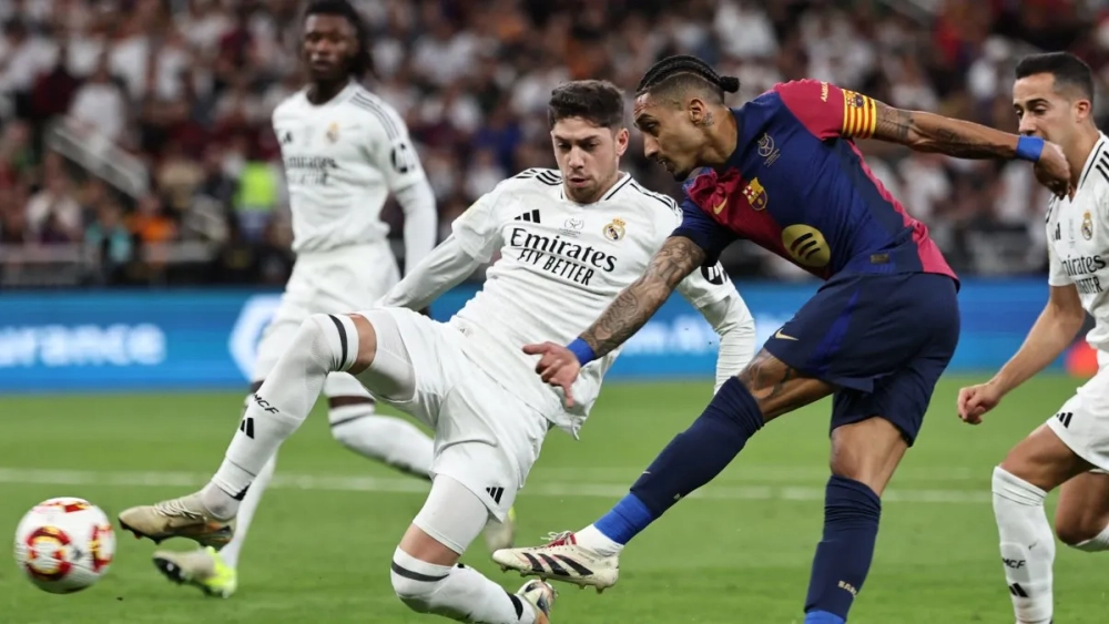 El Real Madrid salió con cuatro atacantes ante el Barça y el plan no dejó buenas sensaciones.