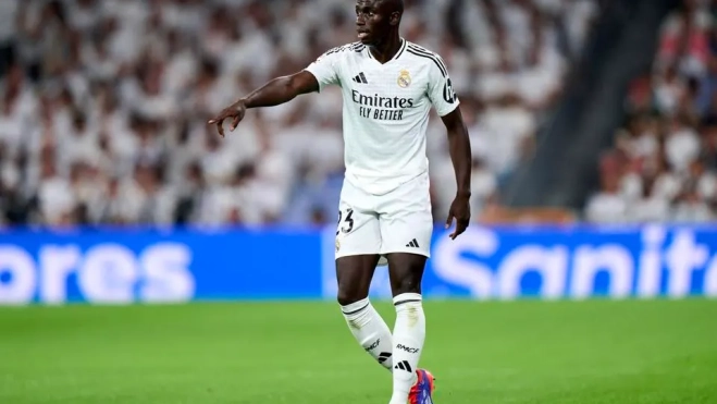 Ferland Mendy podría pasar a ser el nuevo lateral derecho del Real Madrid en los partidos de mayor exigencia.