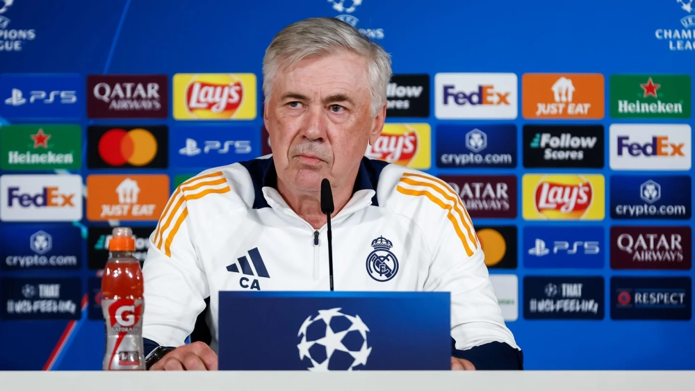 Carlo Ancelotti durante la rueda de prensa previa al partido contra el RB Salzburgo.