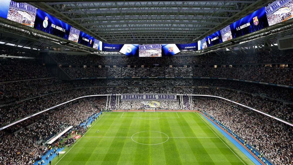 Santiago Bernabéu lleno en un Clásico. 