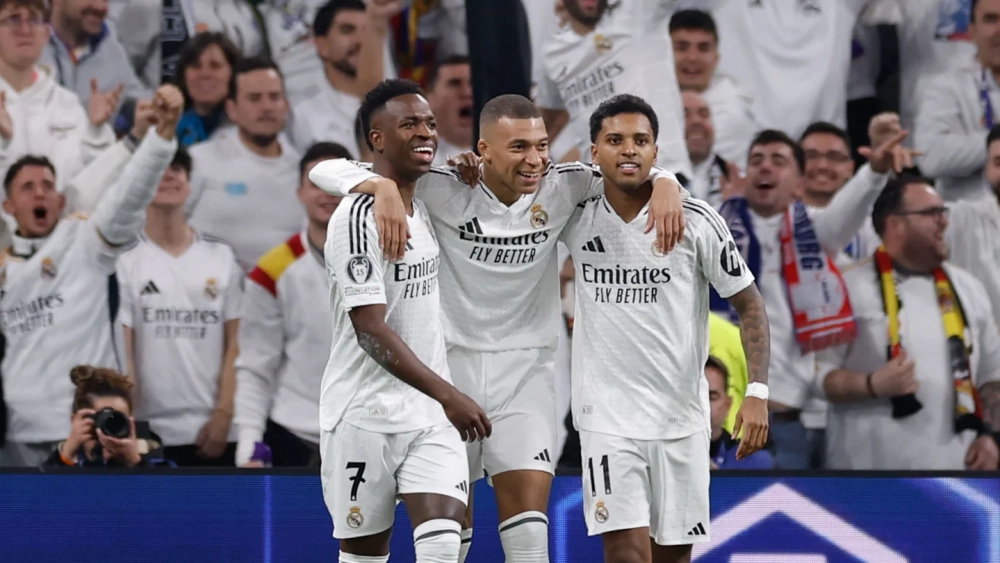 Mbappé celebrando su gol junto a Vinicius y Rodrygo