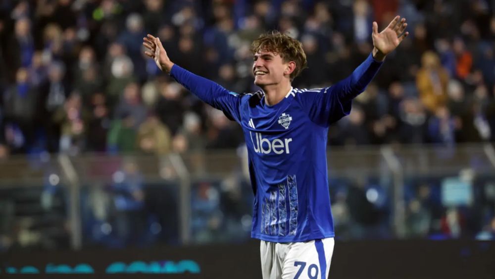 Nico Paz, celebrando un gol con el Como durante un partido de esta temporada.