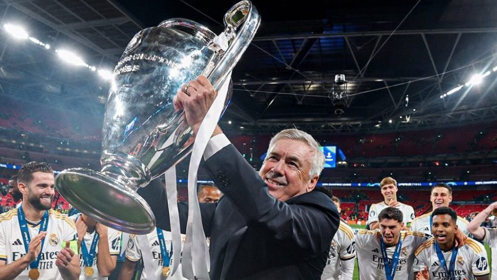 Carlo Ancelotti, con la última Liga de Campeones que el Real Madrid conquistó el pasado verano.