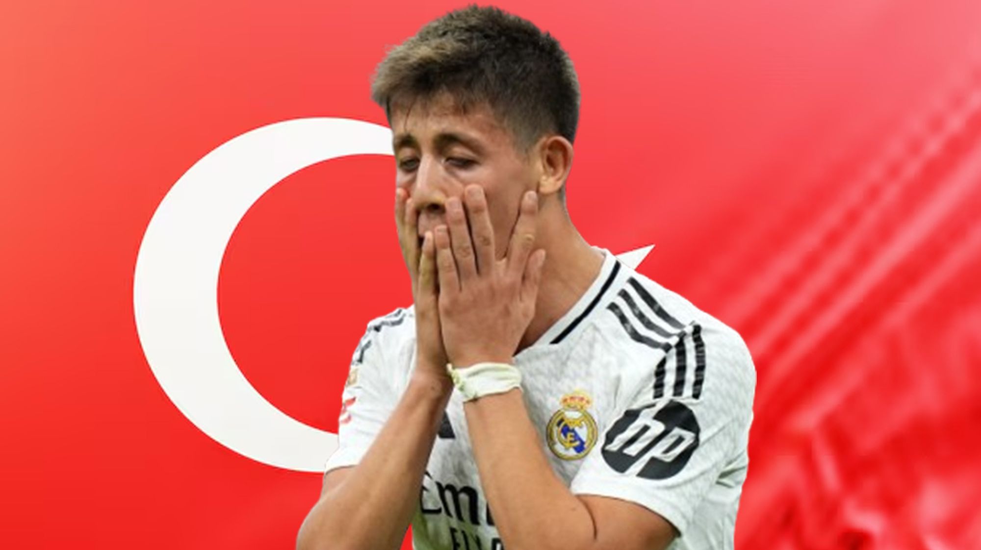 Arda Güler y la bandera de Turquía.