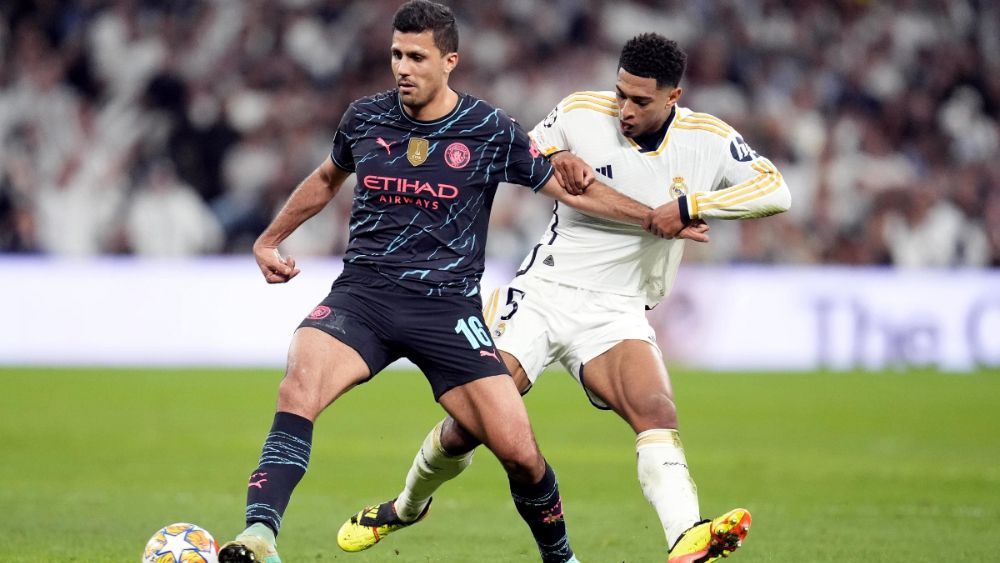 Rodri Hernández y Jude Bellingham, durante un partido del año pasado en Champions entre el Manchester City y el Real Madrid.