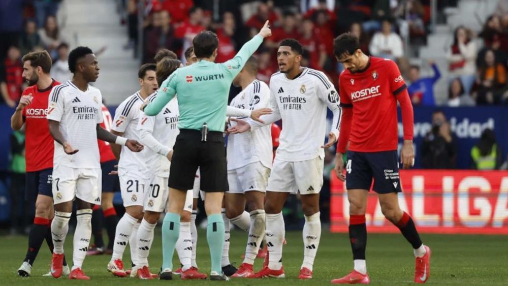 Munuera Montero manda al túnel de vestuarios a Jude Bellingham después de expulsarle contra Osasuna.