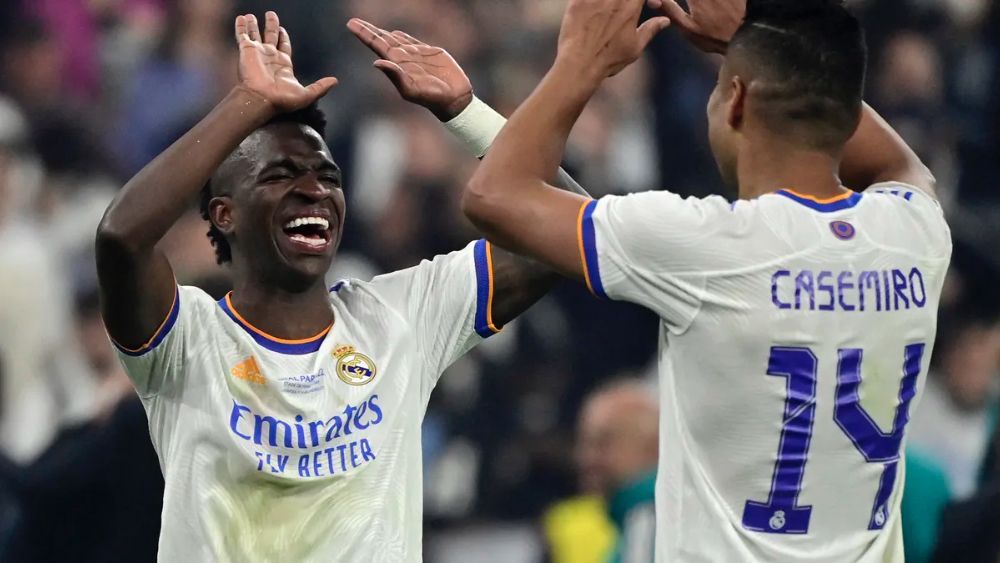 Vinicius Junior y Casemiro, celebrando un gol con el Real Madrid.