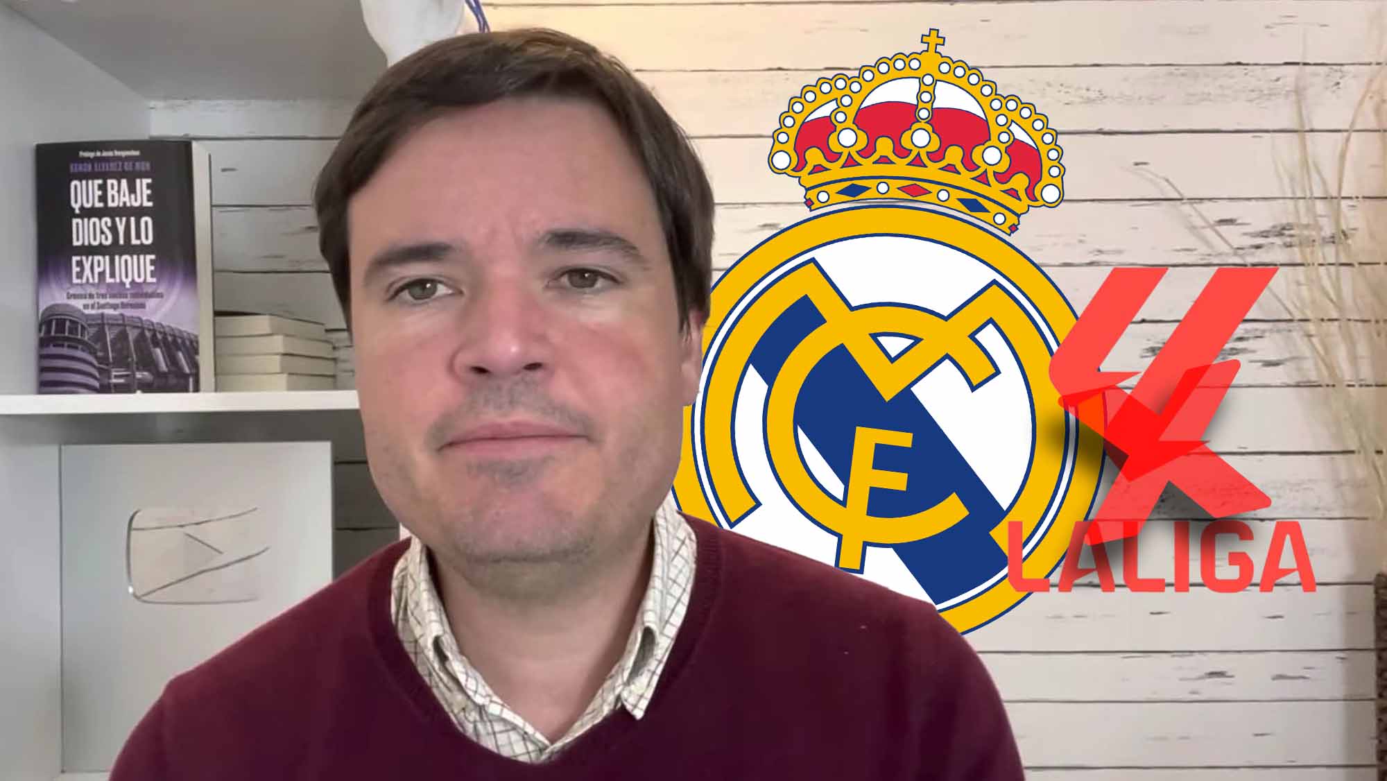 Ramón de Mon serio con logo LaLiga tachado y escudo RM