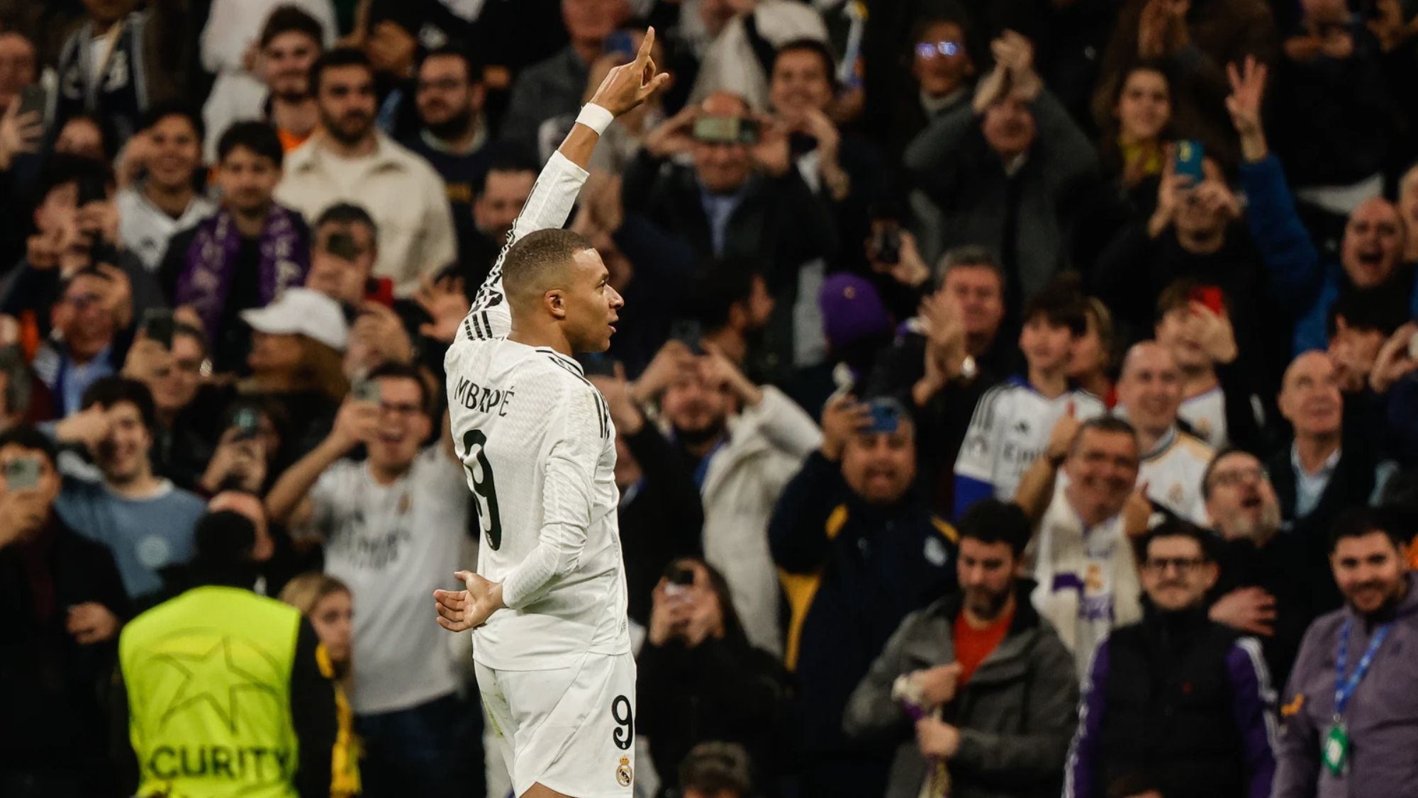 Kylian Mbappé, celebrando uno de los goles que marcó este miércoles en el Santiago Bernabéu ante el City.