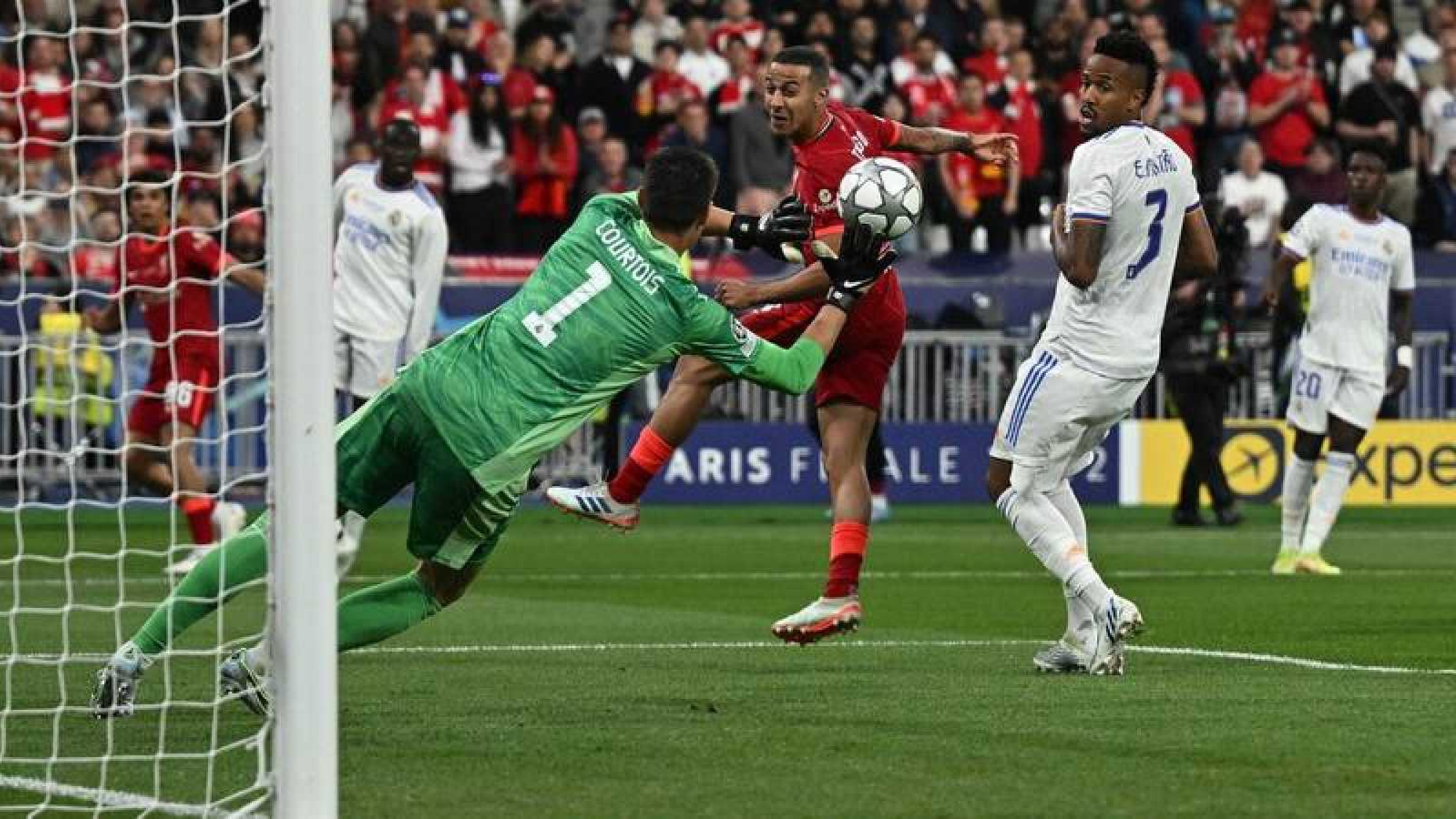 Thibaut Courtois fue el héroe blanco en la final de París y el madridismo en redes le aclamó