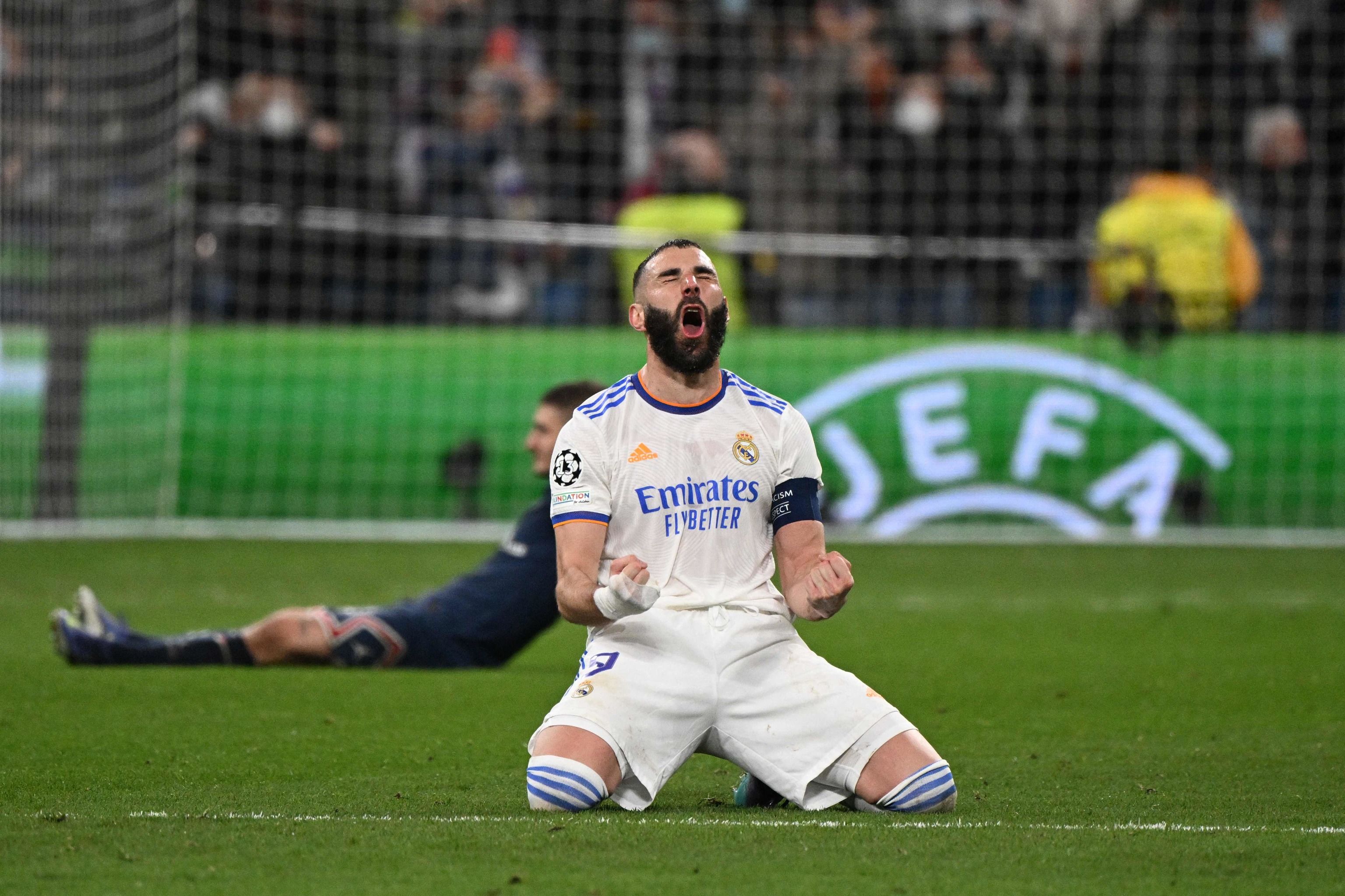 Karim Benzema celebrando el pase a cuartos de Champions ante el PSG