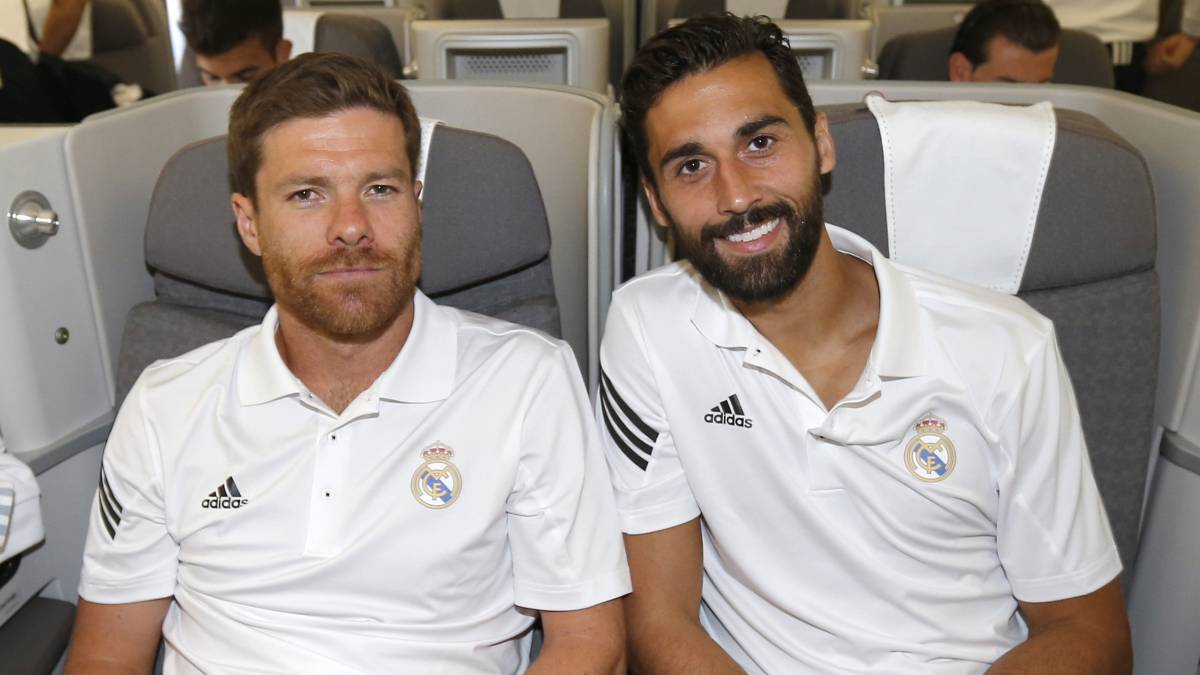 Xabi Alonso y Arbeloa, juntos en una expedición blanca 