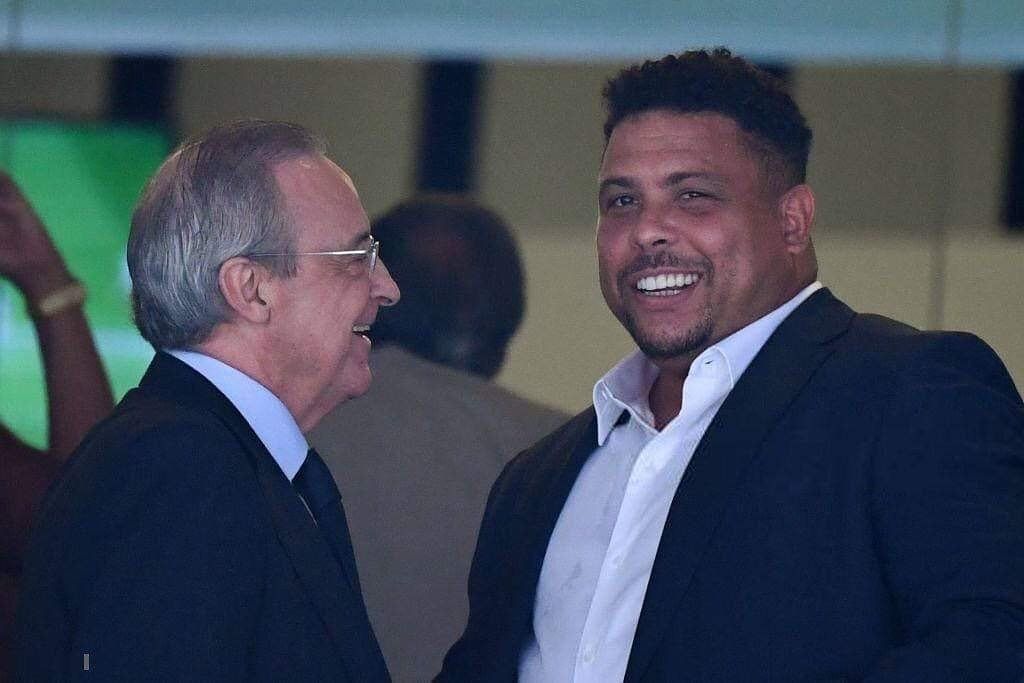 Florentino Pérez junto a Ronaldo Nazario