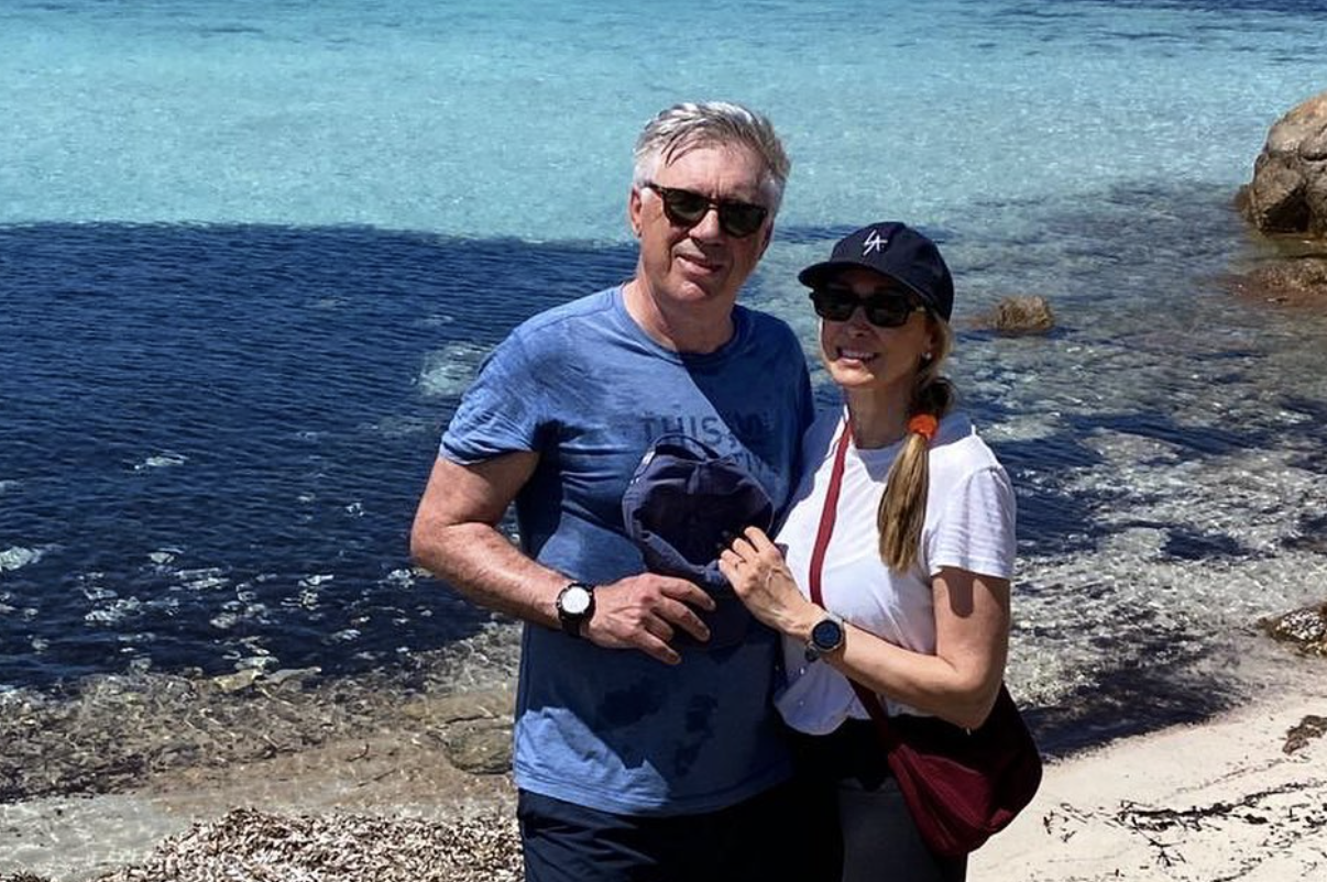 Carlo Ancelotti junto a su mujer